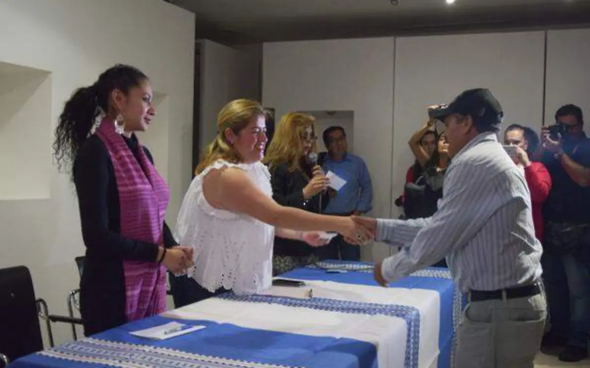 Durante la entrega de los apoyos económicos.